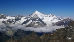 Wunderschöner Ausblick über die Bergwelt in der Schweiz